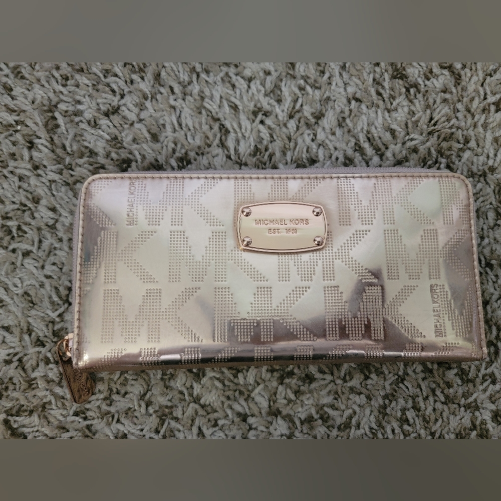 (SOLD)Michael Kors Jet Set Travel Continental Rose Gold Mirror Zip Around Wallet